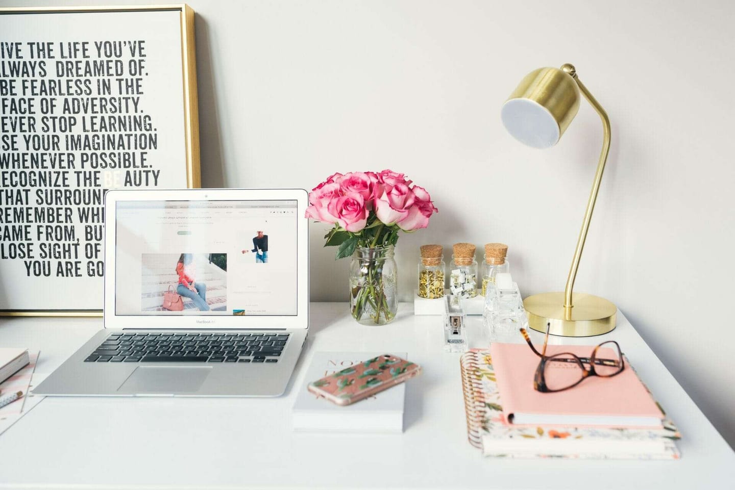 TIPS AND TRICKS TO CLEAN YOUR OFFICE LIKE AN EXPERT
