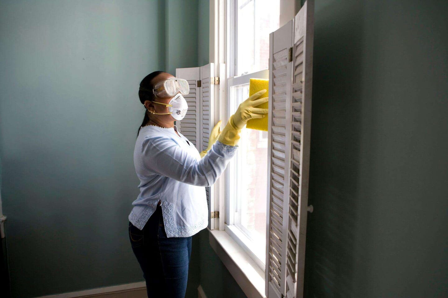how to get mold out of window seals