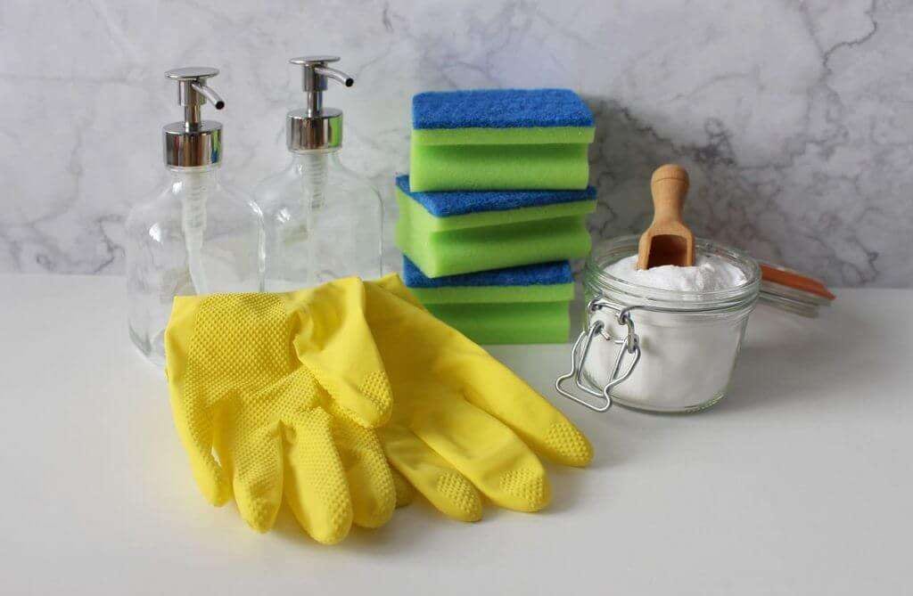 A checklist for cleaning the fridge will make your cleaning session easier