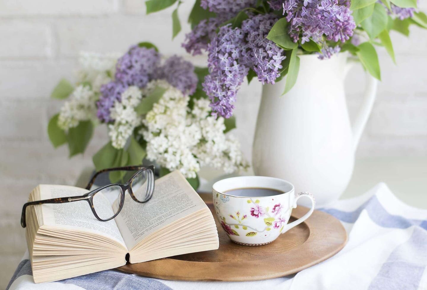 Fresh Home Cleaning brings you the best cleaning apartment tips.