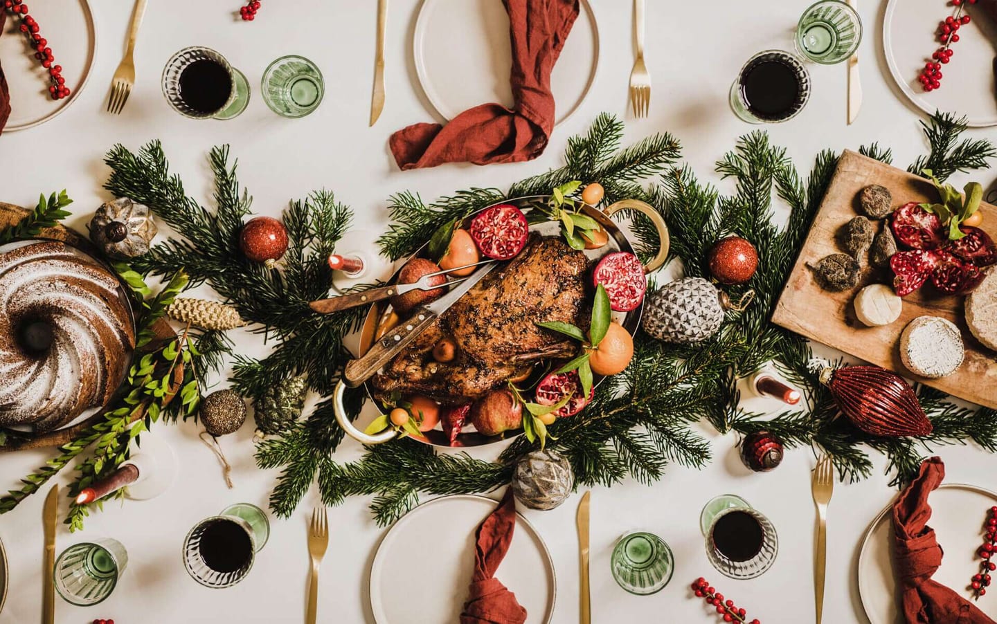 Christmas banquet with turkey, drinks and fruits.
