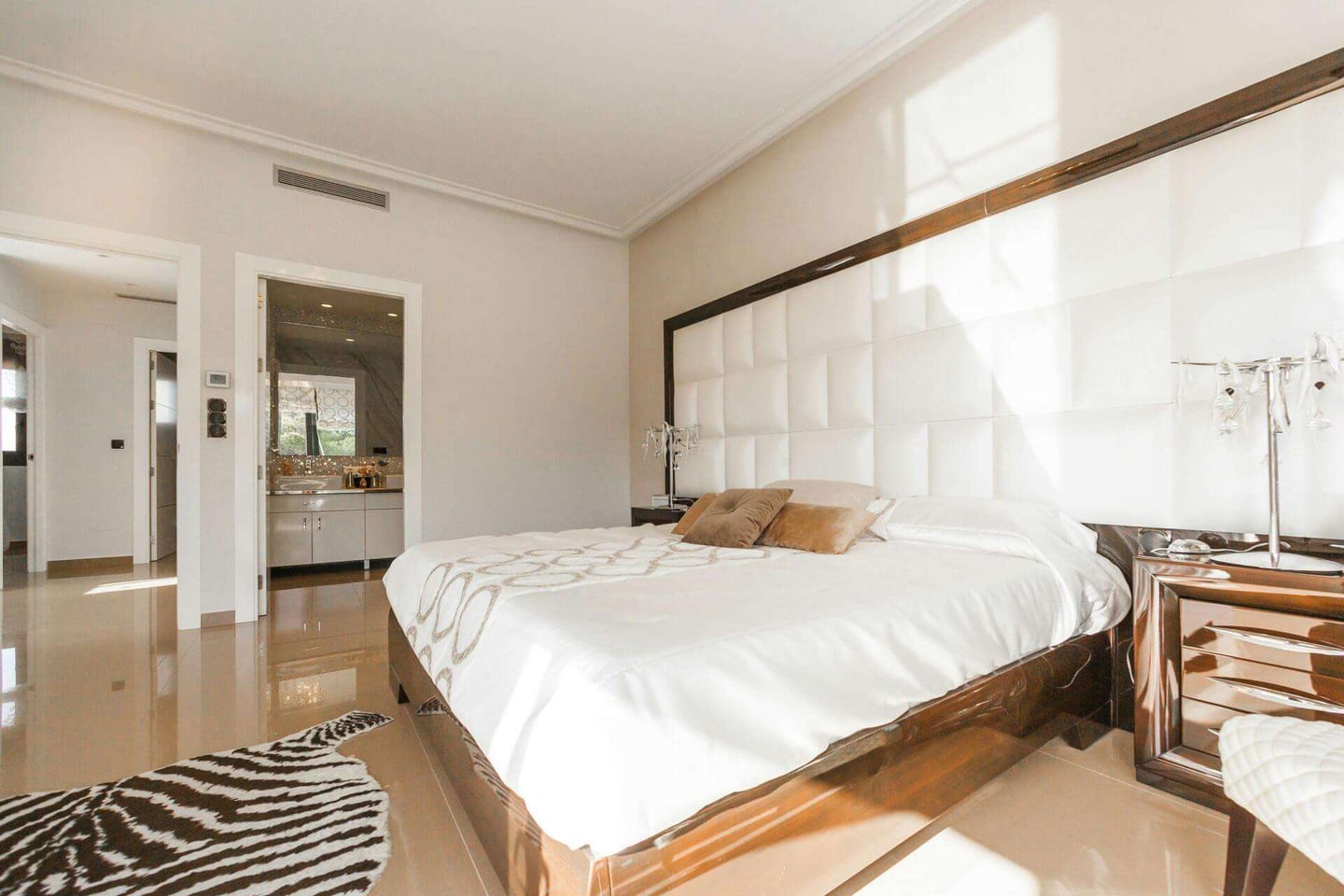 deep cleaning bedroom checklist