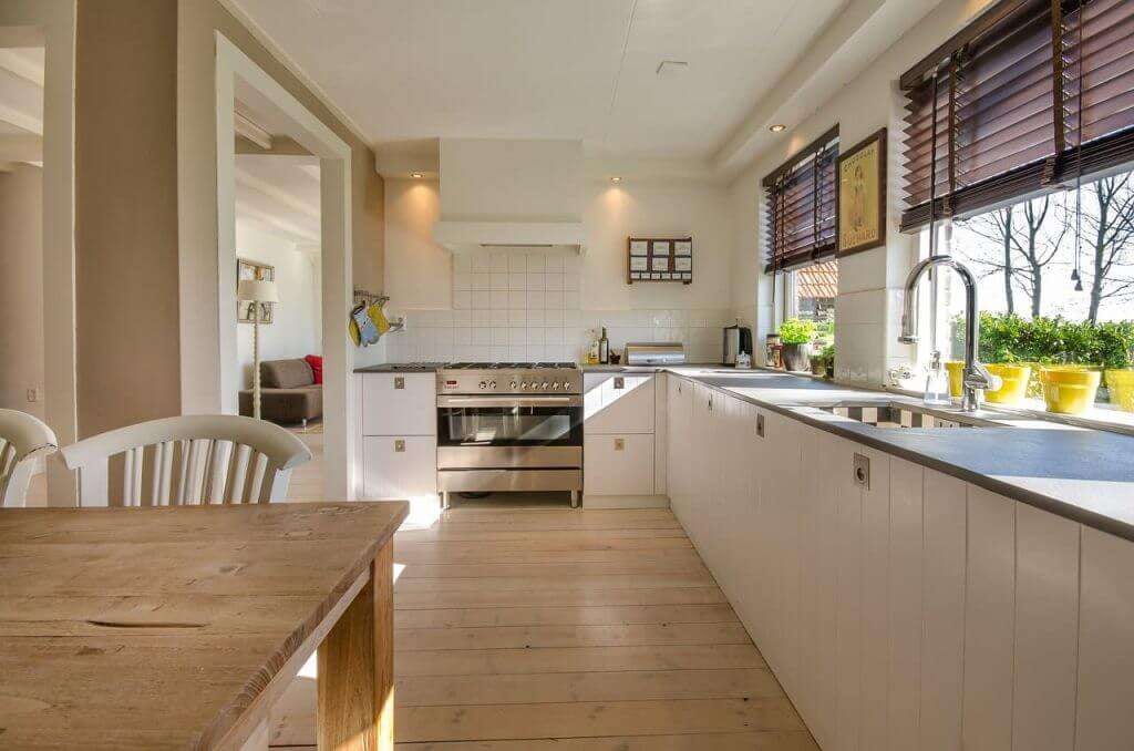 Fresh Home Cleaning brings you a how to about cleaning windows with newspaper.