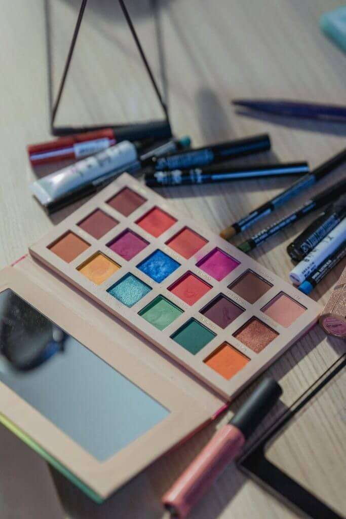 We tell you how to get makeup off carpet on this article