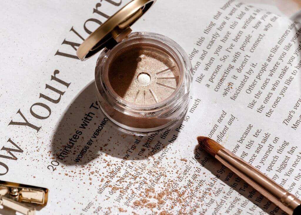 We tell you how to get makeup off carpet on this article