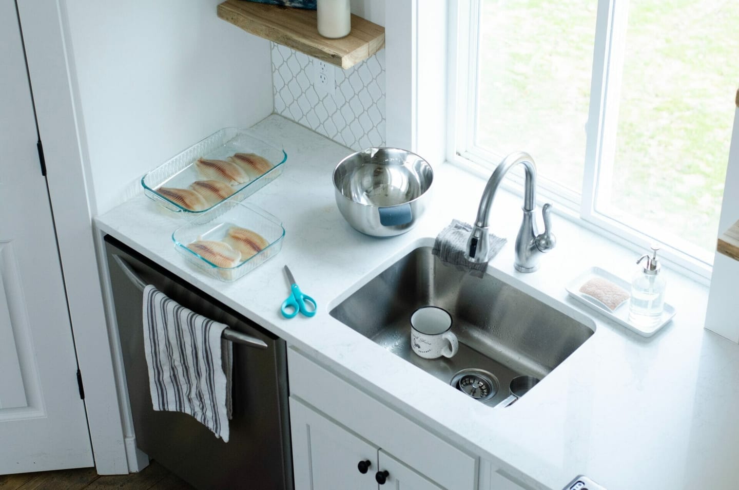 how to clean your kitchen sink