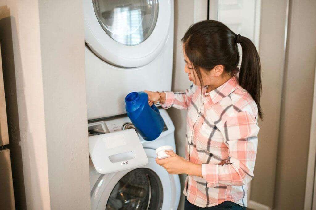 Should you wash new sheets? We teach you how to choose the correct laundry detergent.