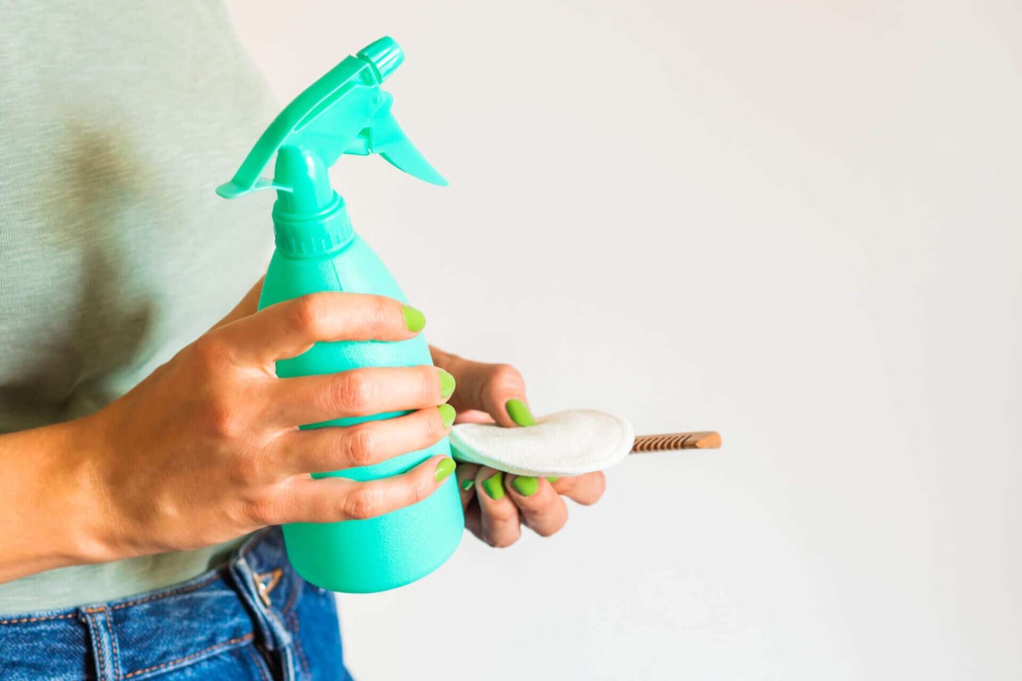 Using vinegar mold to clean and disinfect your house from mold
